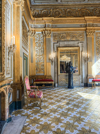 设计的“潜台词”：为什么顶级空间都在用“材质”叙事？