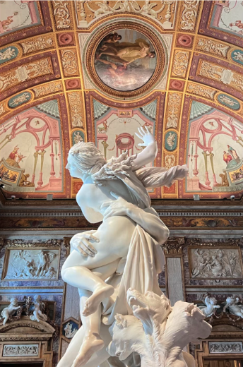 设计的“潜台词”：为什么顶级空间都在用“材质”叙事？