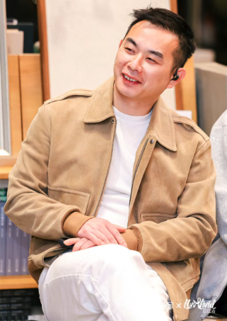 爱涂妆新闻｜当墙面成为画布 一场关于色彩、肌理与即兴创作的对话